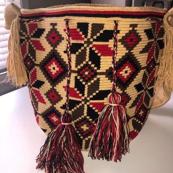 Authentic Handmade Colombian Wayuu Handbag - Picture 2 of 5